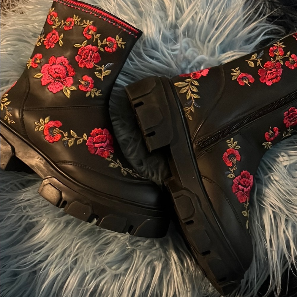 New FARM Rio Black and Red Combat Boots with Floral Embroidery NWOT - Picture 10 of 16